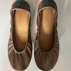 Tieks metallic gold size 6